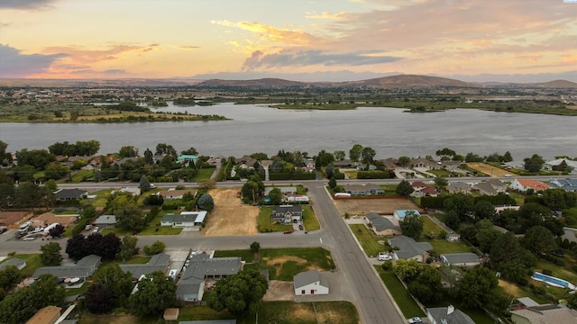10033 Locust Ln, Pasco, WA 99301