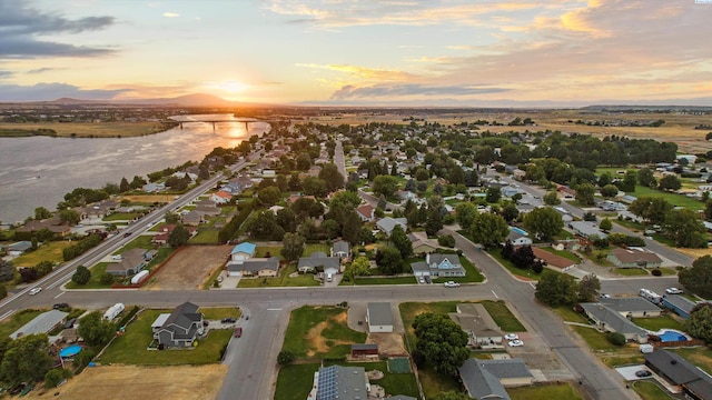 10033 Locust Ln, Pasco, WA 99301