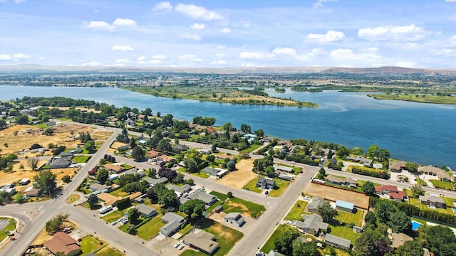 10033 Locust Ln, Pasco, WA 99301