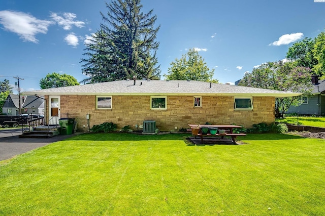 609 N Perkins Ave, Colfax, WA 99111 - back of house with central AC unit and a lawn