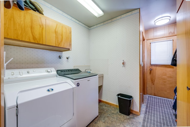 609 N Perkins Ave, Colfax, WA 99111 - laundry area with cabinet space, washer and clothes dryer, wallpapered walls, and baseboards