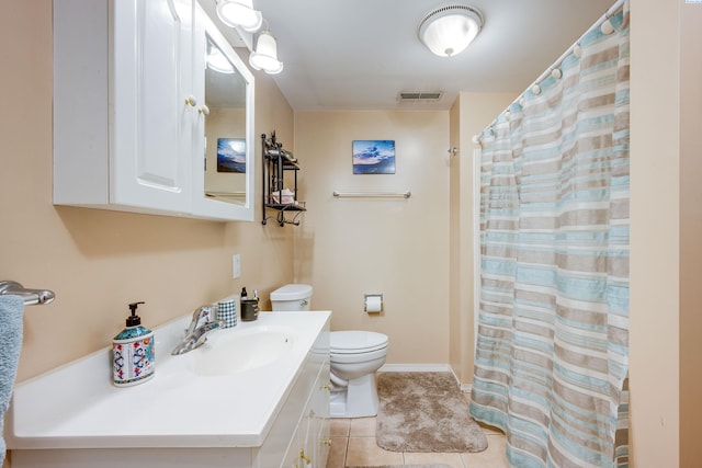 609 N Perkins Ave, Colfax, WA 99111 - full bath featuring toilet, vanity, tile patterned flooring, a shower with curtain, and baseboards