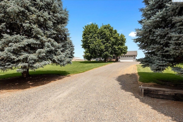 96604 E Clover Rd, Kennewick, WA 99338 - view of front facade featuring driveway and a front lawn