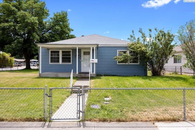1001 Wilson St, Richland, WA 99354 - view of front facade featuring a fenced front yard, a gate, and a shingled roof