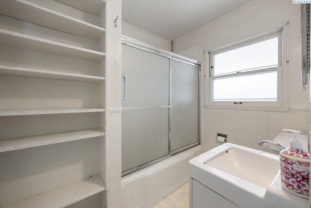 1001 Wilson St, Richland, WA 99354 - full bathroom with shower / bath combination with glass door, tile walls, vanity, and crown molding
