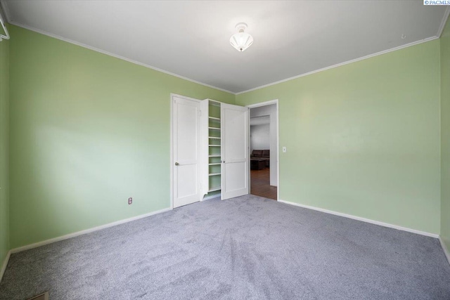 1001 Wilson St, Richland, WA 99354 - unfurnished bedroom with carpet floors, crown molding, and a closet