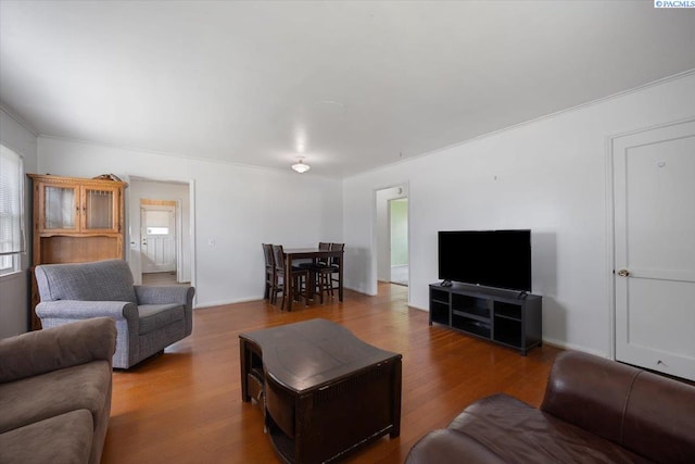 1001 Wilson St, Richland, WA 99354 - living area featuring wood finished floors