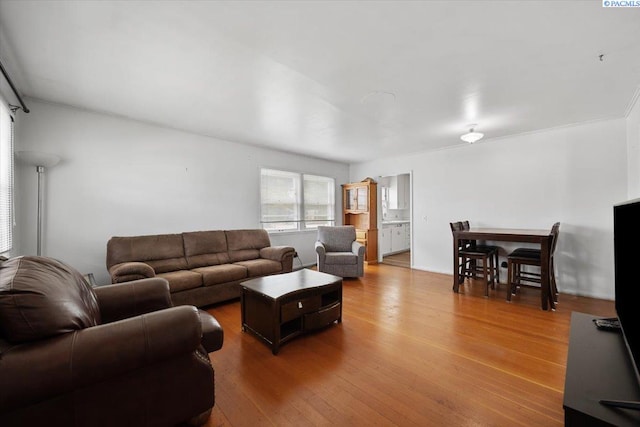 1001 Wilson St, Richland, WA 99354 - living area with hardwood / wood-style flooring