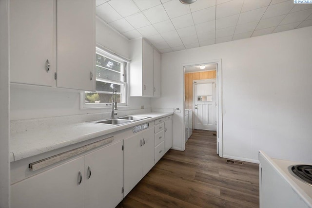1001 Wilson St, Richland, WA 99354 - kitchen with light countertops, white cabinets, and dark wood-style floors