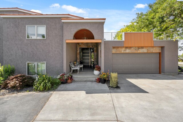 9115 W Maple Dr, Pasco, WA 99301 - view of front facade featuring stucco siding, concrete driveway, and a garage
