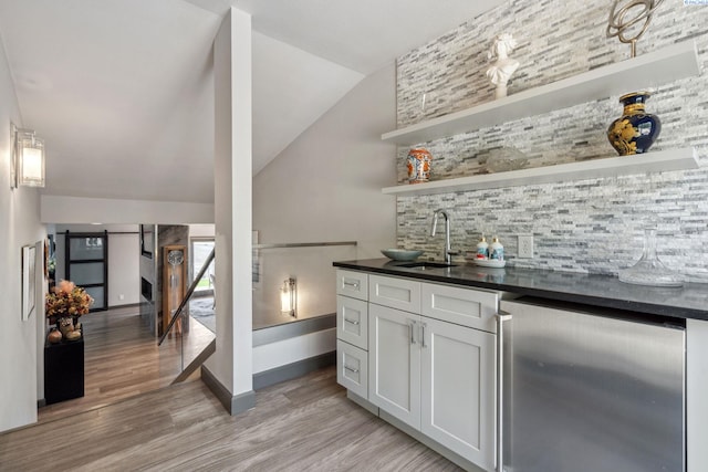 9115 W Maple Dr, Pasco, WA 99301 - indoor wet bar with refrigerator, lofted ceiling, light wood-style floors, and a barn door