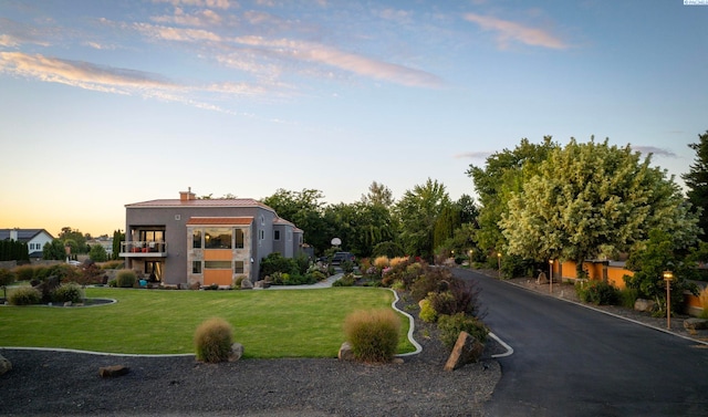 9115 W Maple Dr, Pasco, WA 99301 - view of front facade featuring a chimney, a lawn, a balcony, and stucco siding
