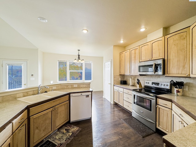 kitchen with dark wood finished floors, backsplash, stainless steel appliances, light brown cabinetry, and a sink