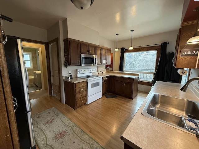 408 S Mill St, Colfax, WA 99111 - kitchen with appliances with stainless steel finishes, light wood-style flooring, healthy amount of natural light, and light countertops