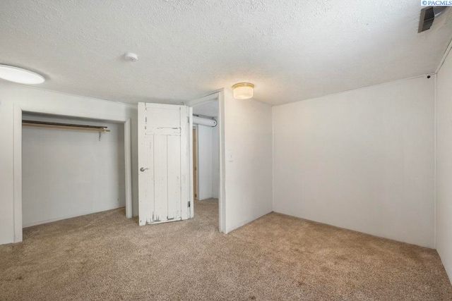 408 S Mill St, Colfax, WA 99111 - unfurnished bedroom featuring carpet flooring, a textured ceiling, and a closet