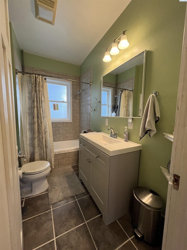 408 S Mill St, Colfax, WA 99111 - bathroom with tile patterned flooring, vanity, and tiled shower / bath