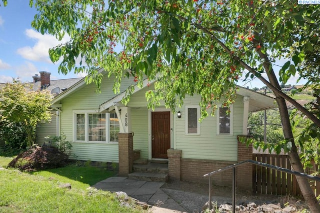 408 S Mill St, Colfax, WA 99111 - view of front facade with a chimney