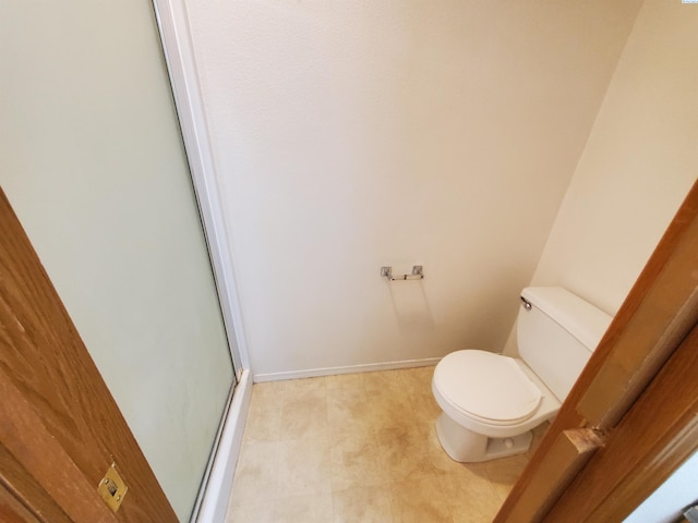 1135-1137 NE Indiana St, Pullman, WA 99163 - full bath with a shower with door and toilet