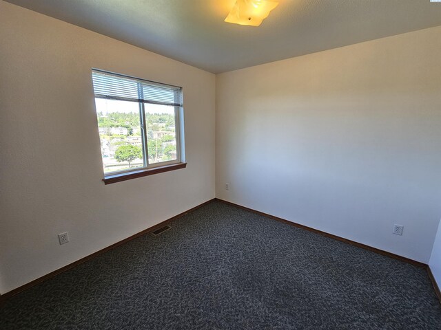 1135-1137 NE Indiana St, Pullman, WA 99163 - unfurnished room with baseboards and dark colored carpet