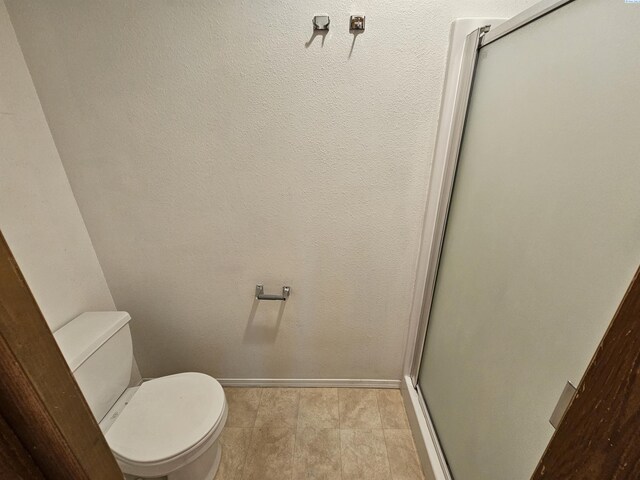 1135-1137 NE Indiana St, Pullman, WA 99163 - full bath featuring toilet, baseboards, and a shower stall