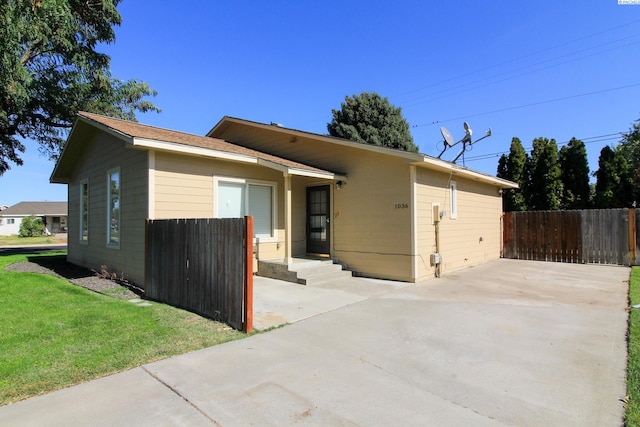 view of front of property with fence and a front yard