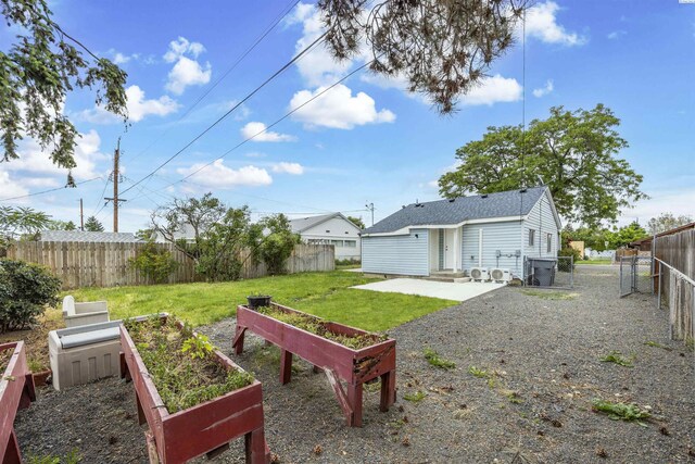 1517 Perkins Ave, Richland, WA 99354 - view of yard with a garden and a patio