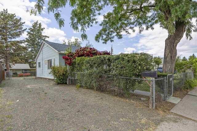 1517 Perkins Ave, Richland, WA 99354 - fenced yard featuring a gate