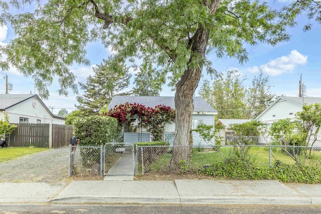 1517 Perkins Ave, Richland, WA 99354 - view of front facade featuring a gate and a fenced front yard