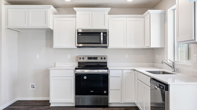 592 S Zeelar St, Kennewick, WA 99336 - kitchen with appliances with stainless steel finishes, dark wood-style flooring, white cabinetry, light countertops, and recessed lighting