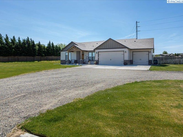 single story home with fence, a front yard, gravel driveway, and a garage