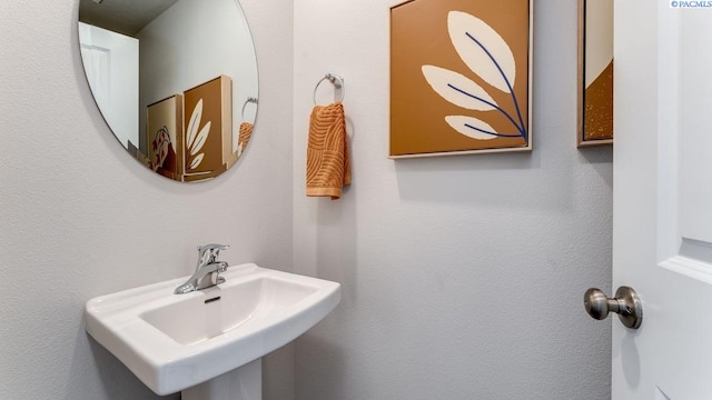 611 S Zeelar St, Kennewick, WA 99336 - bathroom with a sink