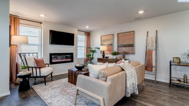 611 S Zeelar St, Kennewick, WA 99336 - living room featuring dark wood-type flooring, a glass covered fireplace, and recessed lighting