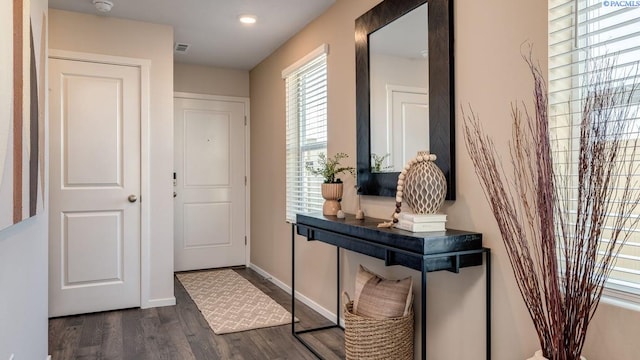 611 S Zeelar St, Kennewick, WA 99336 - entryway featuring dark wood-type flooring and recessed lighting