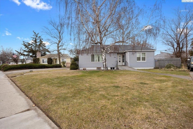 single story home with a front lawn