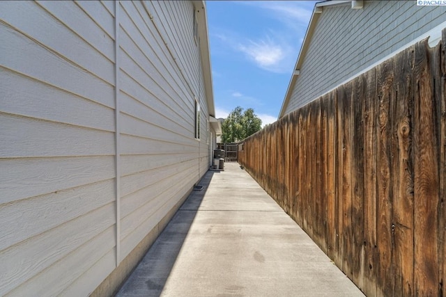 704 W 18th Ct, Kennewick, WA 99337 - view of side of home
