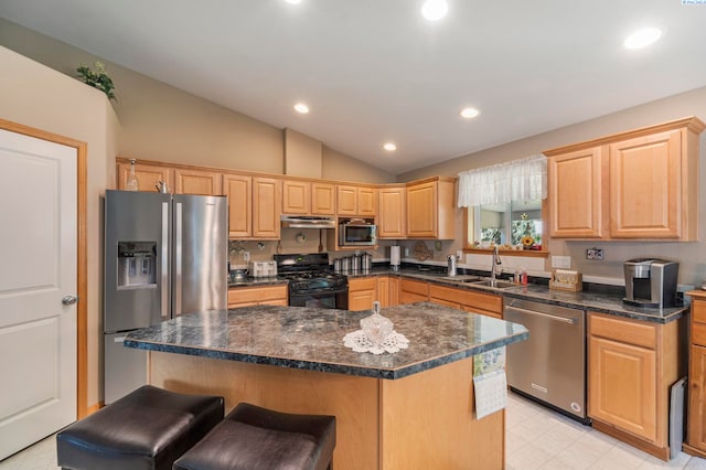 704 W 18th Ct, Kennewick, WA 99337 - kitchen featuring appliances with stainless steel finishes, lofted ceiling, a breakfast bar area, extractor fan, and a center island