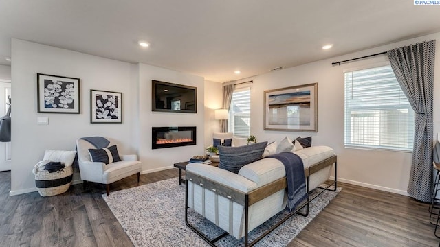579 S Zeelar St, Kennewick, WA 99336 - living room featuring dark wood-style floors, a glass covered fireplace, and recessed lighting