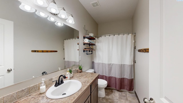 1025 SW Corral Ct, Pullman, WA 99163 - full bathroom featuring vanity and curtained shower