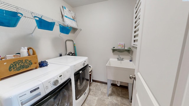 1025 SW Corral Ct, Pullman, WA 99163 - washroom with washing machine and dryer and baseboards