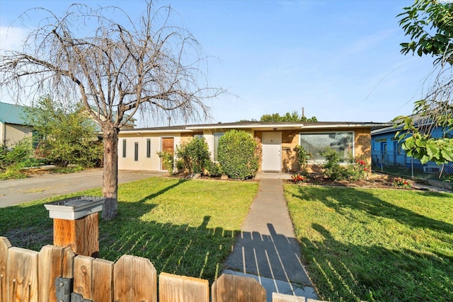 ranch-style home with a front yard