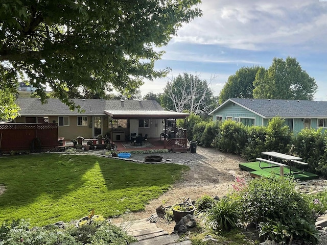 976 Campbell Dr, Prosser, WA 99350 - back of property with a patio area