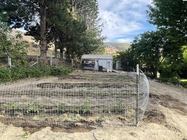 976 Campbell Dr, Prosser, WA 99350 - view of yard