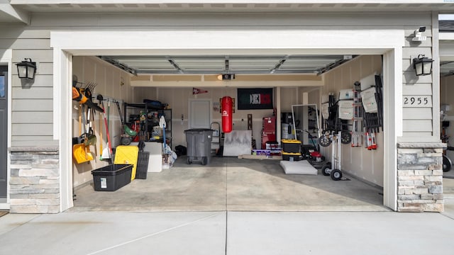 2955 S Kellogg St, Kennewick, WA 99338 - garage with concrete driveway and a garage door opener