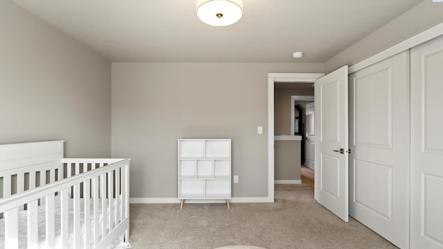 2955 S Kellogg St, Kennewick, WA 99338 - bedroom featuring light carpet, baseboards, and a closet