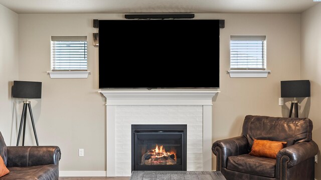 2955 S Kellogg St, Kennewick, WA 99338 - living area with plenty of natural light, a glass covered fireplace, and baseboards