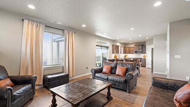 2955 S Kellogg St, Kennewick, WA 99338 - living area with light wood-type flooring, recessed lighting, and baseboards