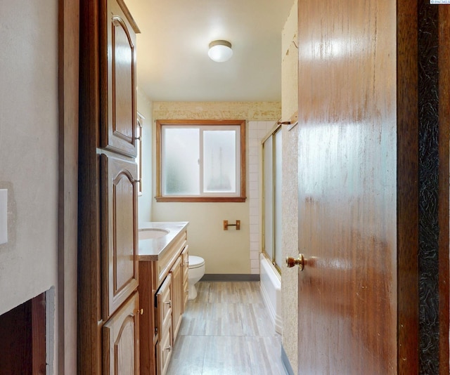 703 W Octave St, Pasco, WA 99301 - full bath with vanity and bath / shower combo with glass door