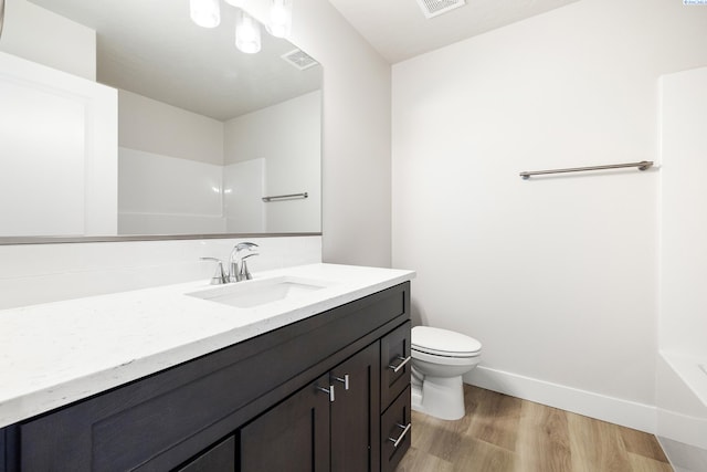 6563 W 30th Pl, Kennewick, WA 99338 - full bath with visible vents, toilet, wood finished floors, baseboards, and vanity