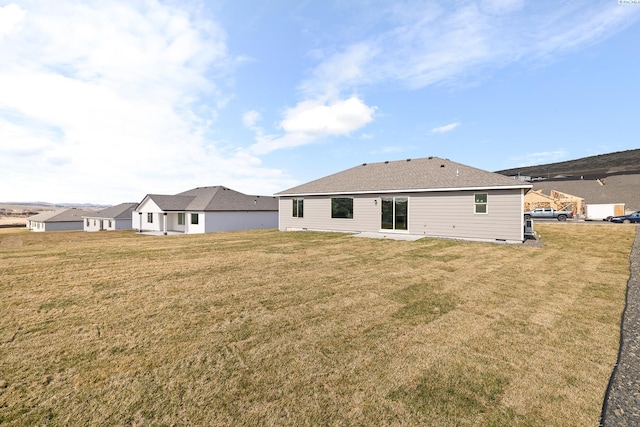 6563 W 30th Pl, Kennewick, WA 99338 - back of property featuring a lawn