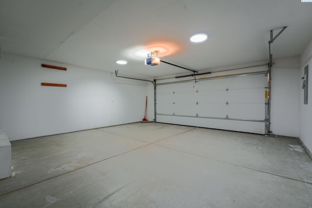 927 N Owen Ave, Pasco, WA 99301 - garage with a garage door opener